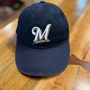 Milwaukee Brewers ball cap in GUC